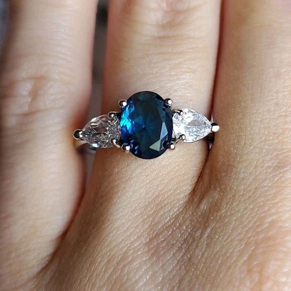 New Gorgeous Oval Cut Blue Ring - Picture 10 of 11